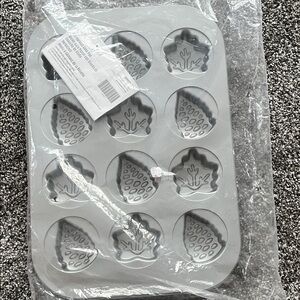 Pampered Chef Silver Fall Harvest Cake Pan